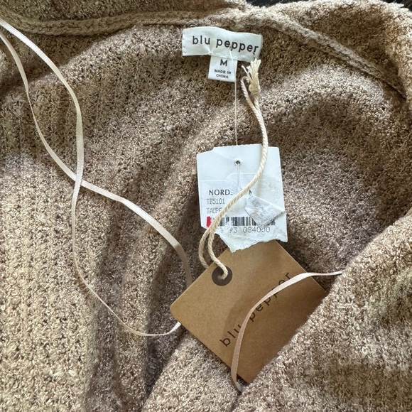 NWT Blu Pepper Lightweight Cardigan Size Medium - Picture 4 of 4